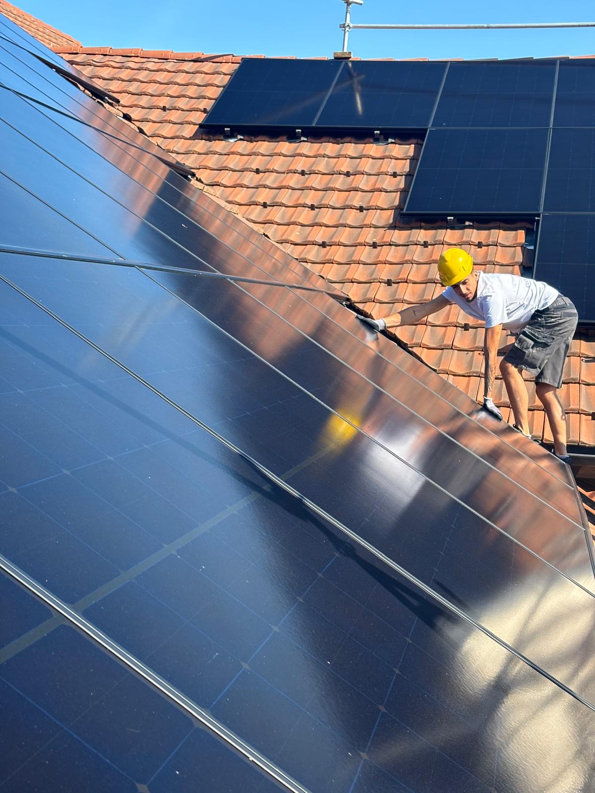 Pose de panneaux photovoltaïques en toiture